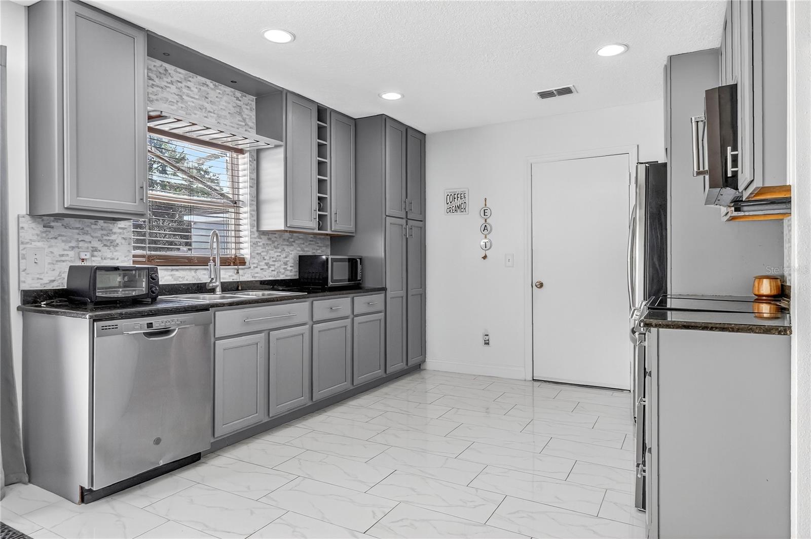 Image 7 of 32 For 1425 Carey Glen Circle