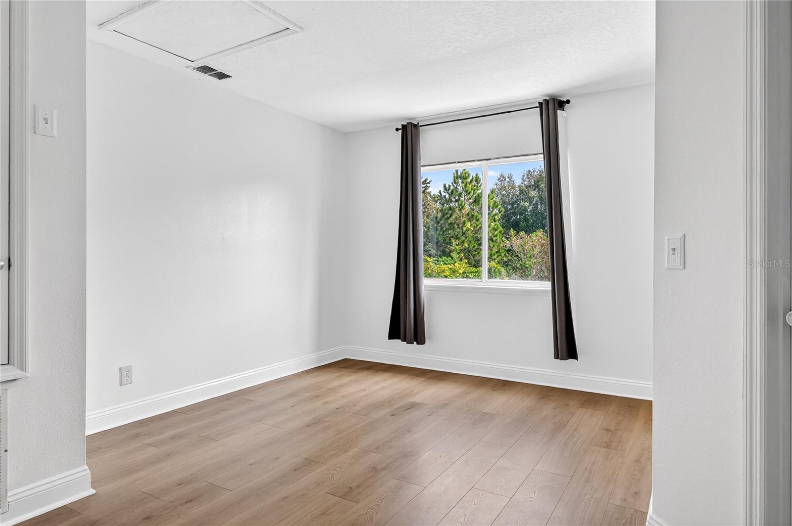 Image 8 of 32 For 1425 Carey Glen Circle