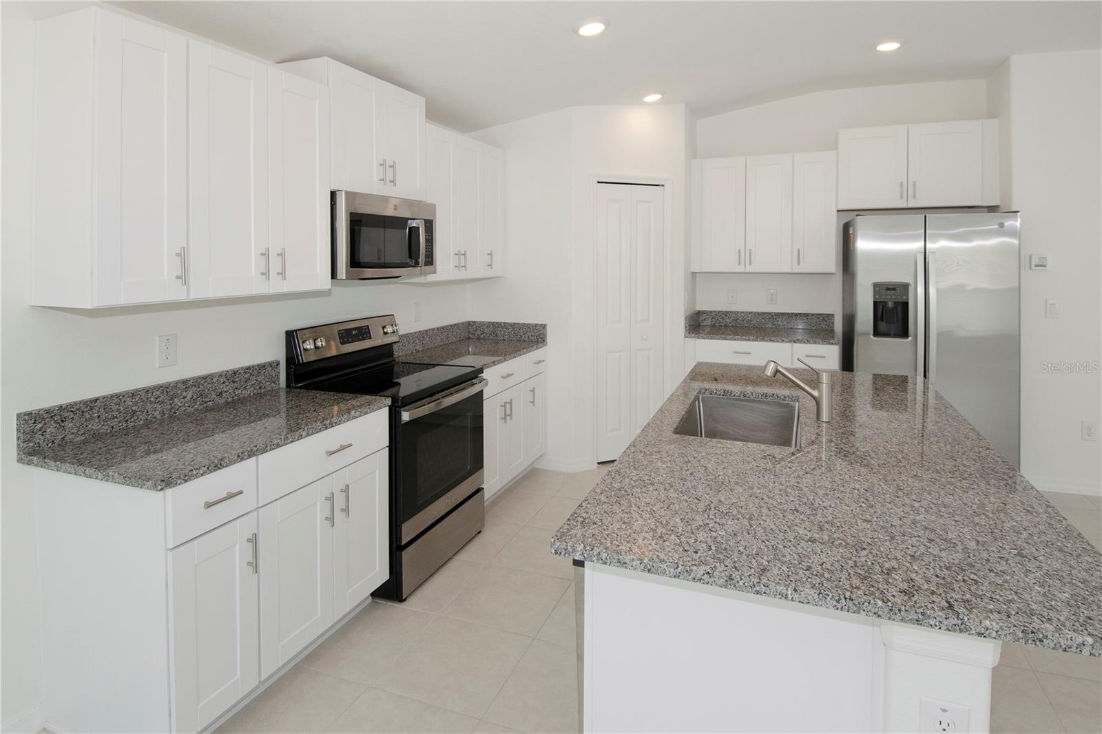 Image 9 of 35 For 36618 Garden Wall Way