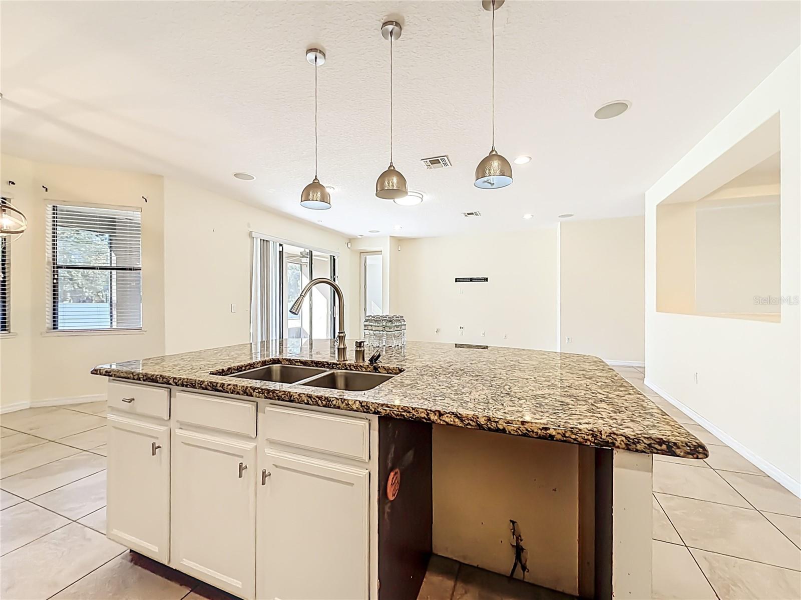 Image 14 of 39 For 3984 Blossom Dew Drive