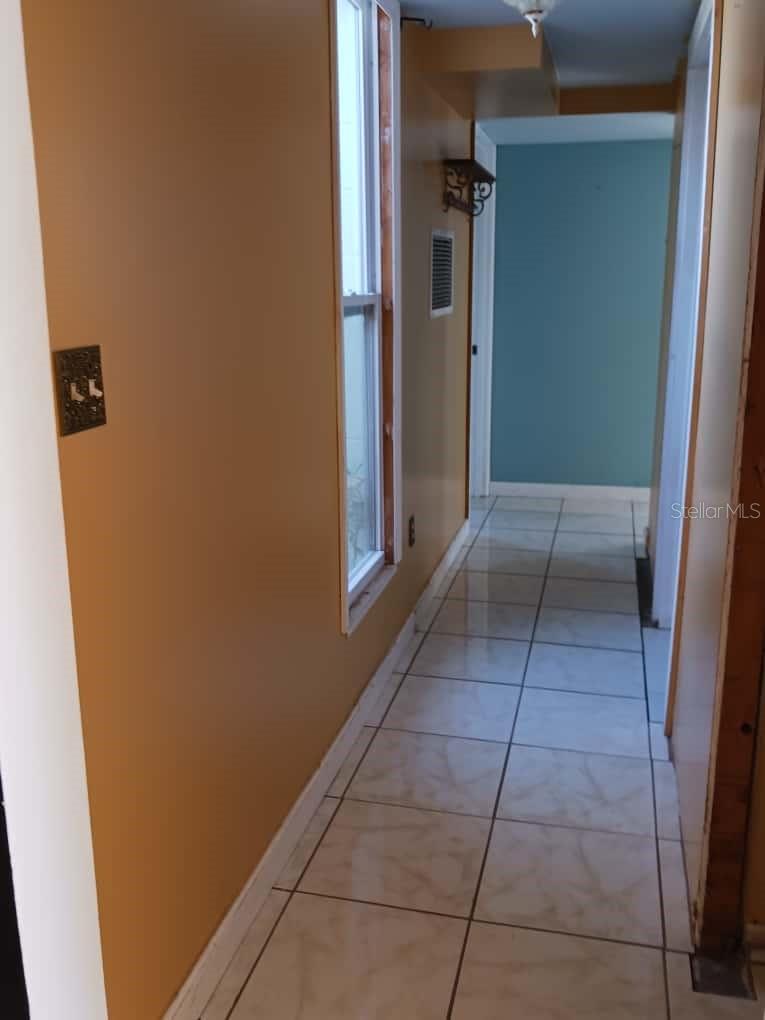 Image 13 of 51 For 417 Club Circle