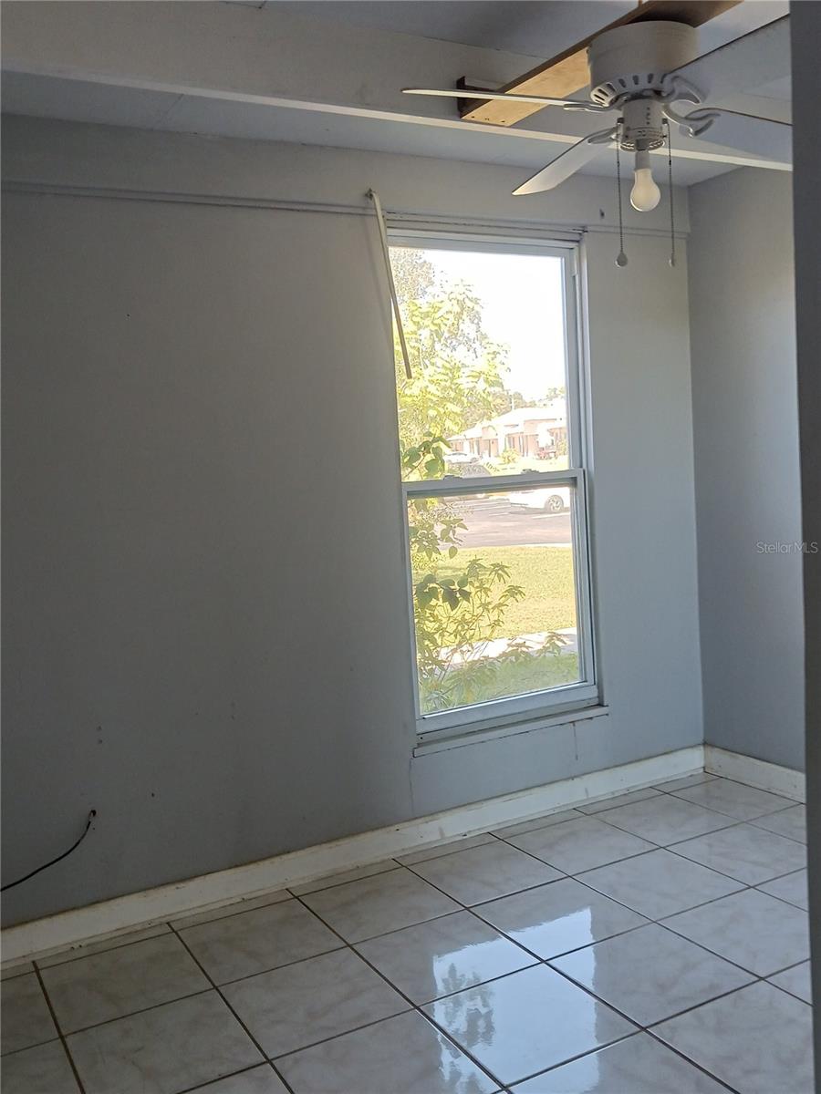 Image 14 of 51 For 417 Club Circle