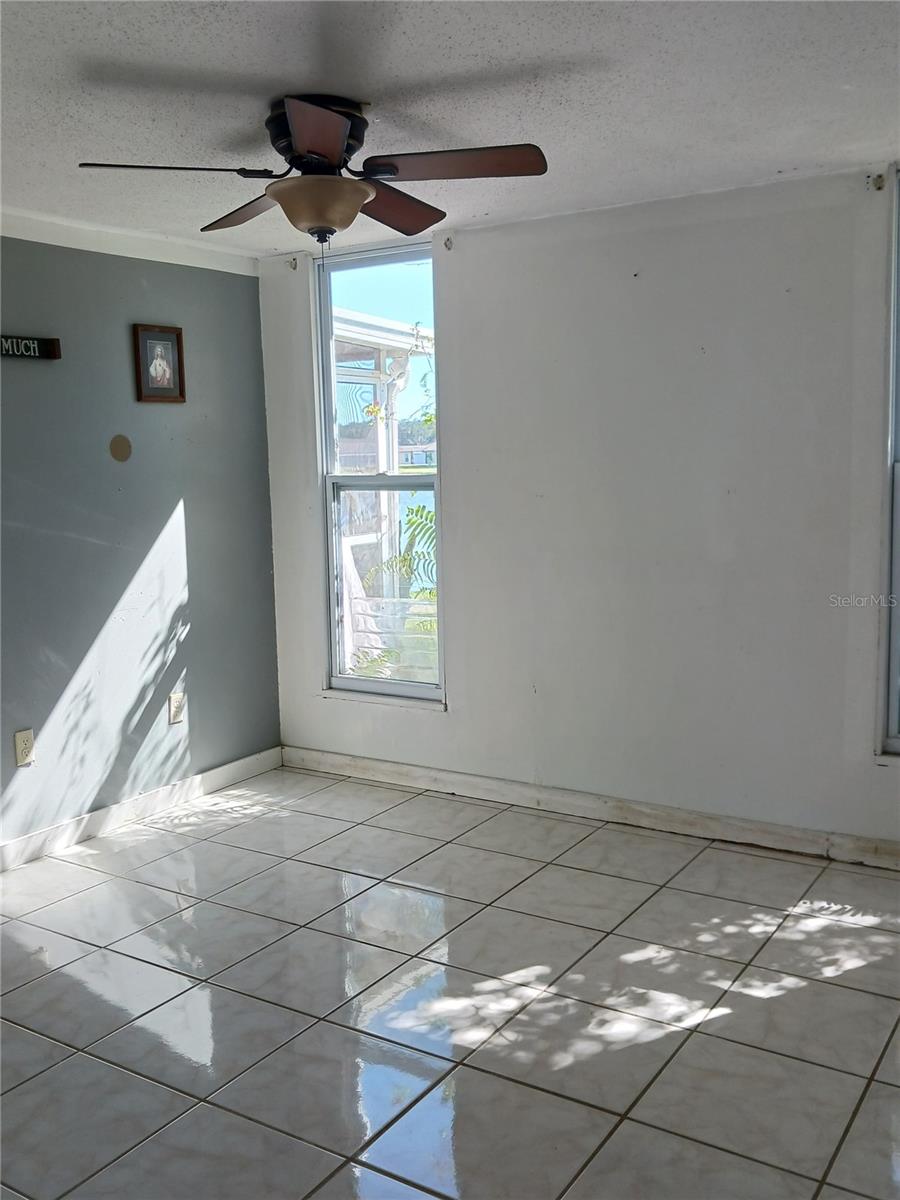 Image 15 of 51 For 417 Club Circle