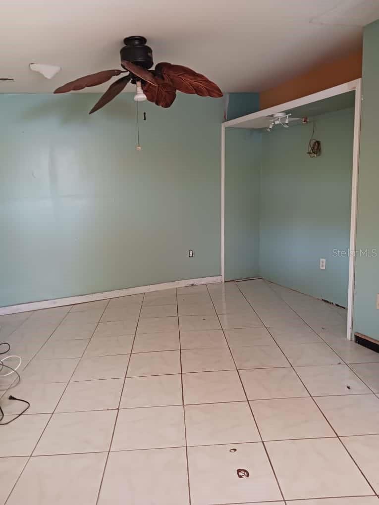 Image 16 of 51 For 417 Club Circle