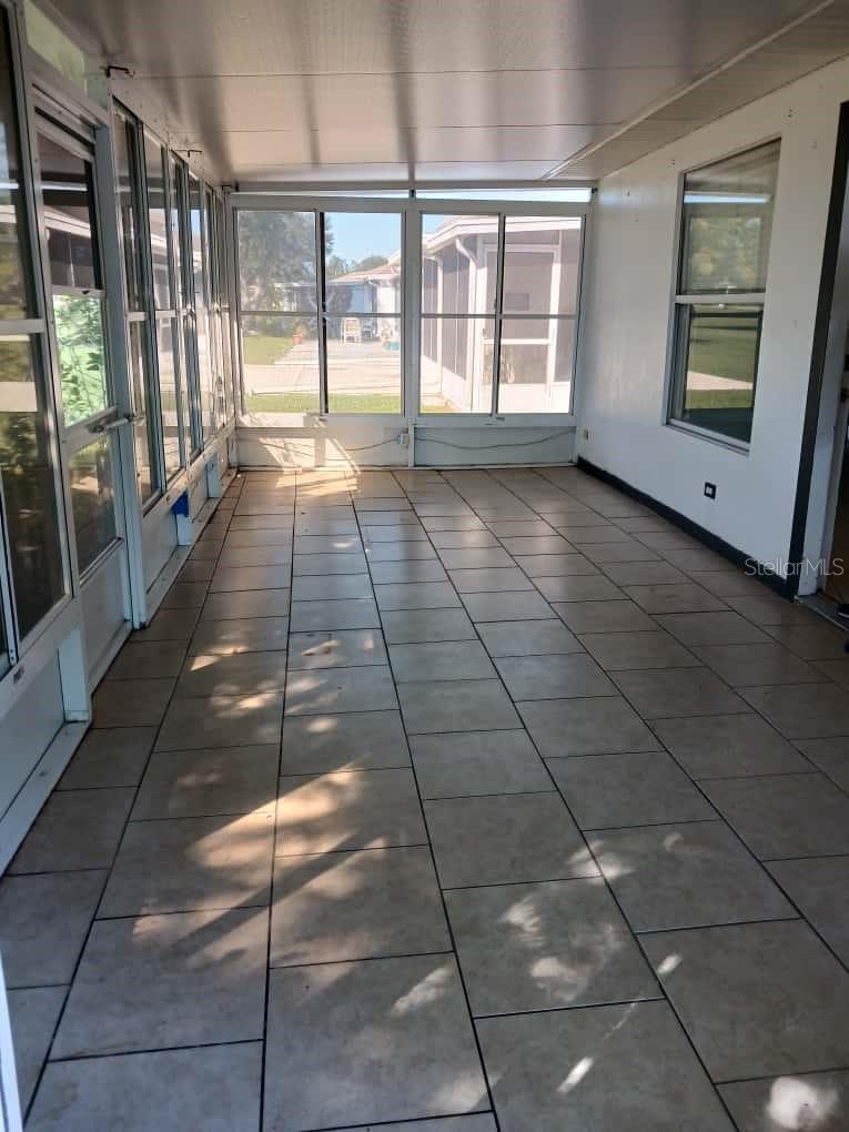 Image 18 of 51 For 417 Club Circle