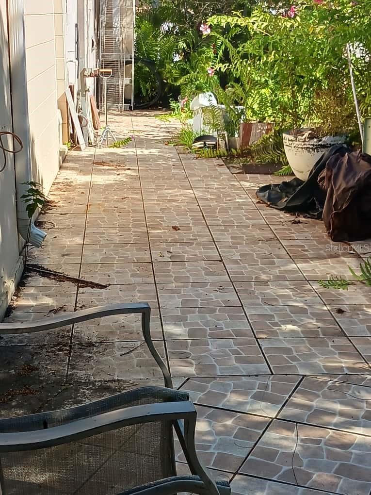 Image 19 of 51 For 417 Club Circle