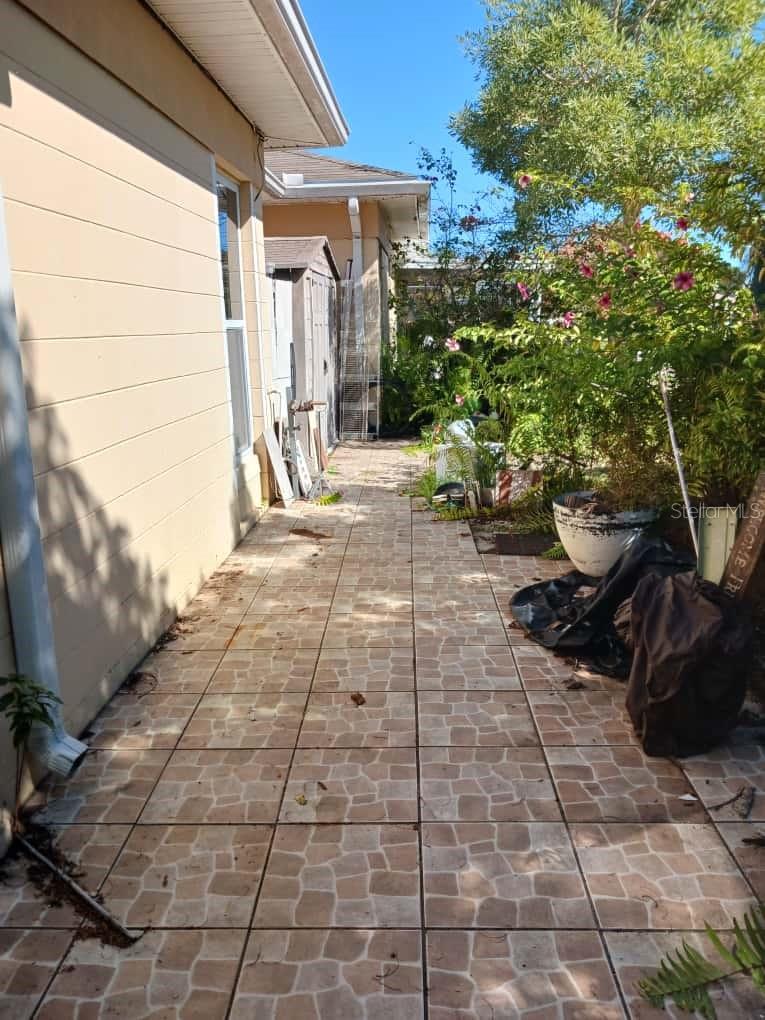 Image 20 of 51 For 417 Club Circle