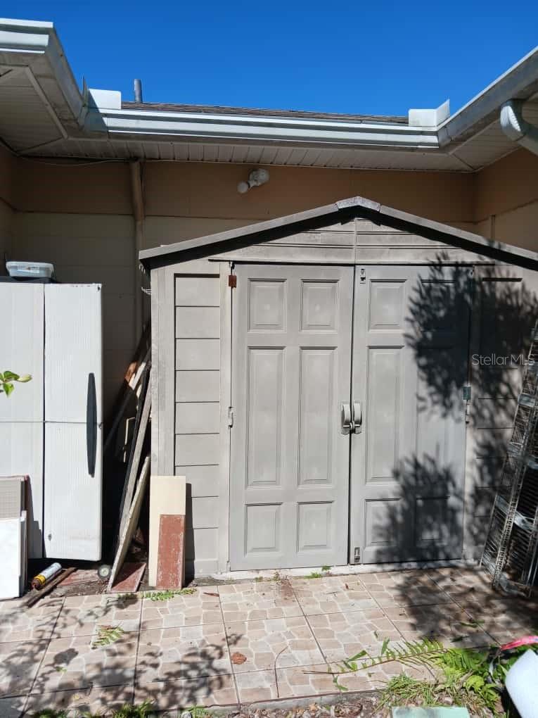 Image 22 of 51 For 417 Club Circle