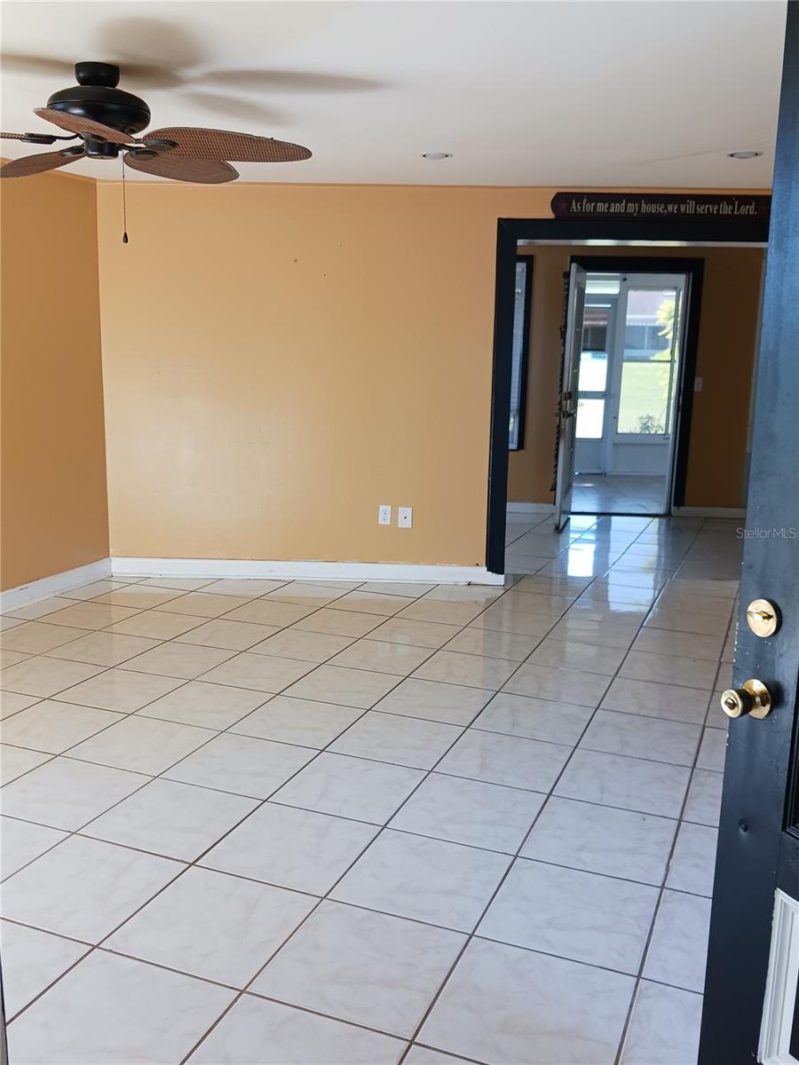 Image 3 of 51 For 417 Club Circle