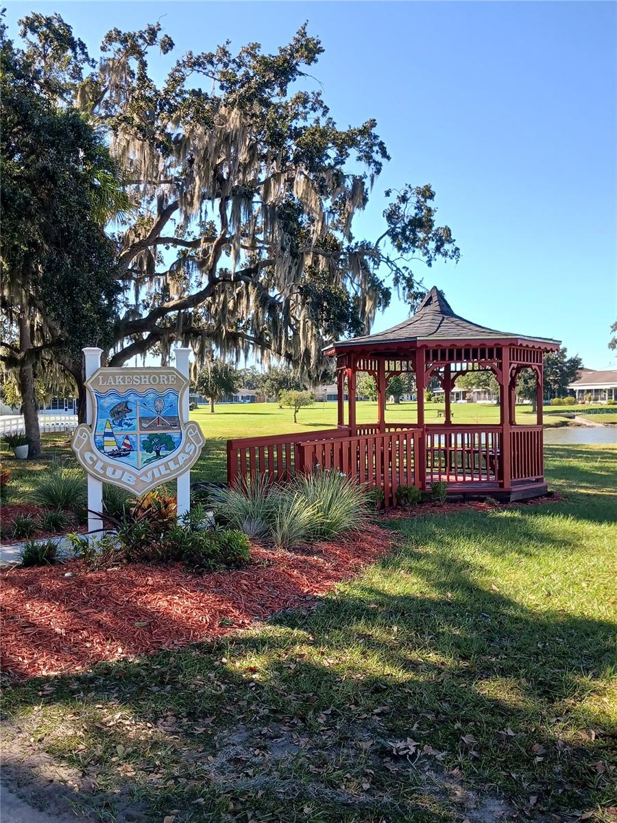 Image 31 of 51 For 417 Club Circle