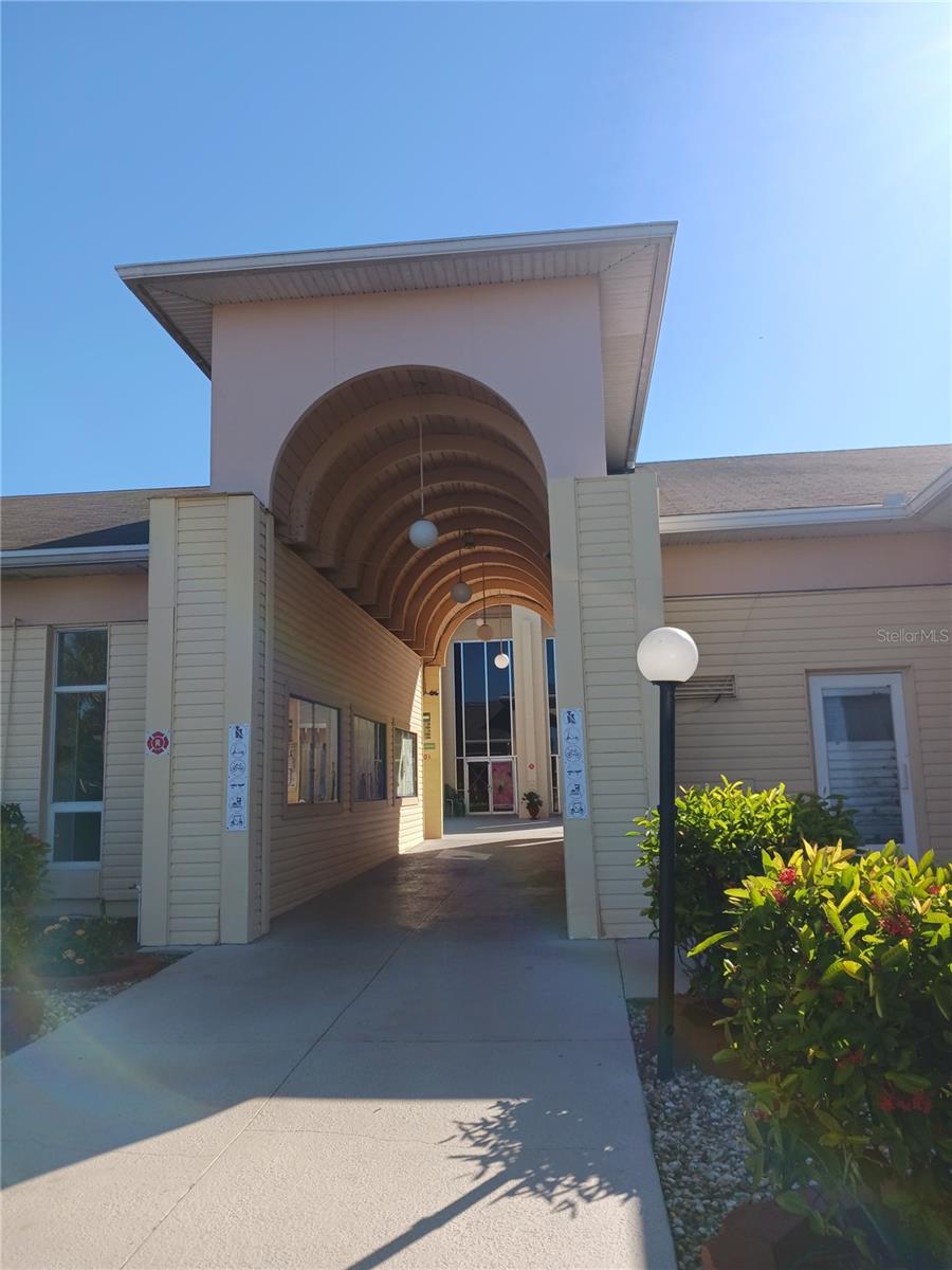 Image 32 of 51 For 417 Club Circle