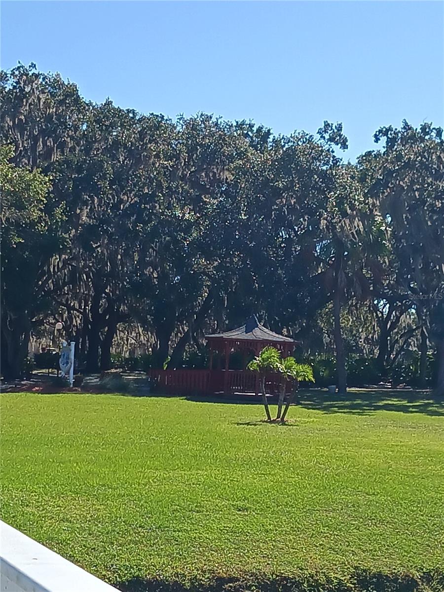 Image 39 of 51 For 417 Club Circle