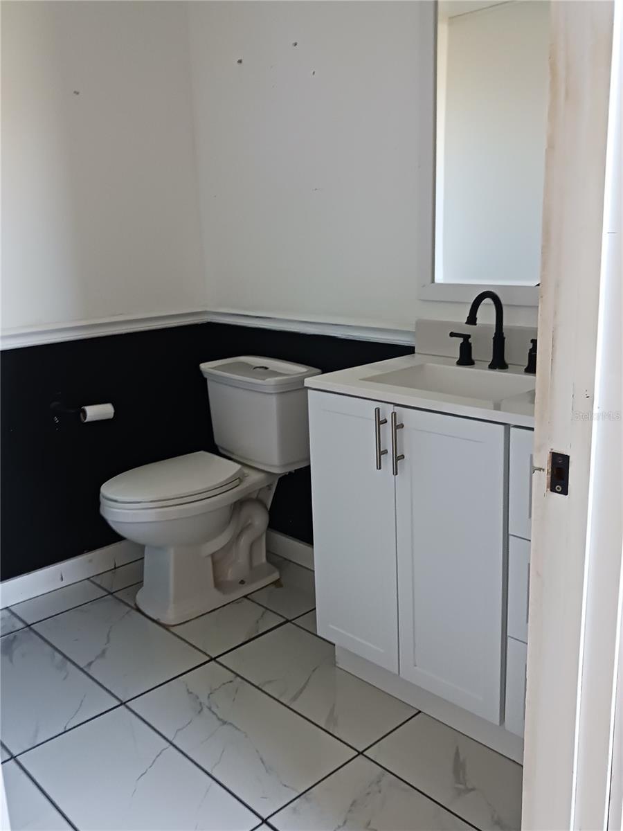 Image 8 of 51 For 417 Club Circle