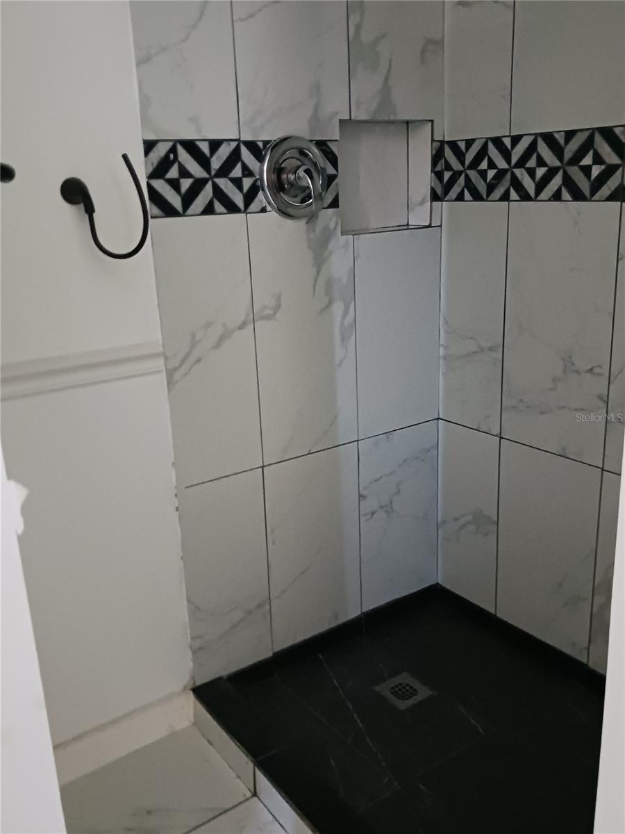 Image 9 of 51 For 417 Club Circle