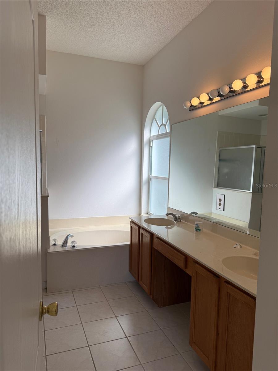 Image 8 of 13 For 608 Hampshire Lane