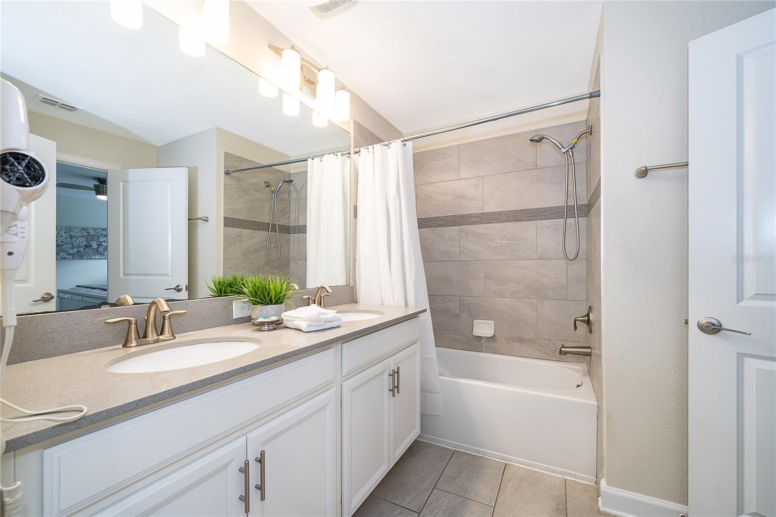 Image 19 of 37 For 4833 Lullaby Lane