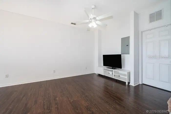 Image 21 of 33 For 1246 Beach Circle