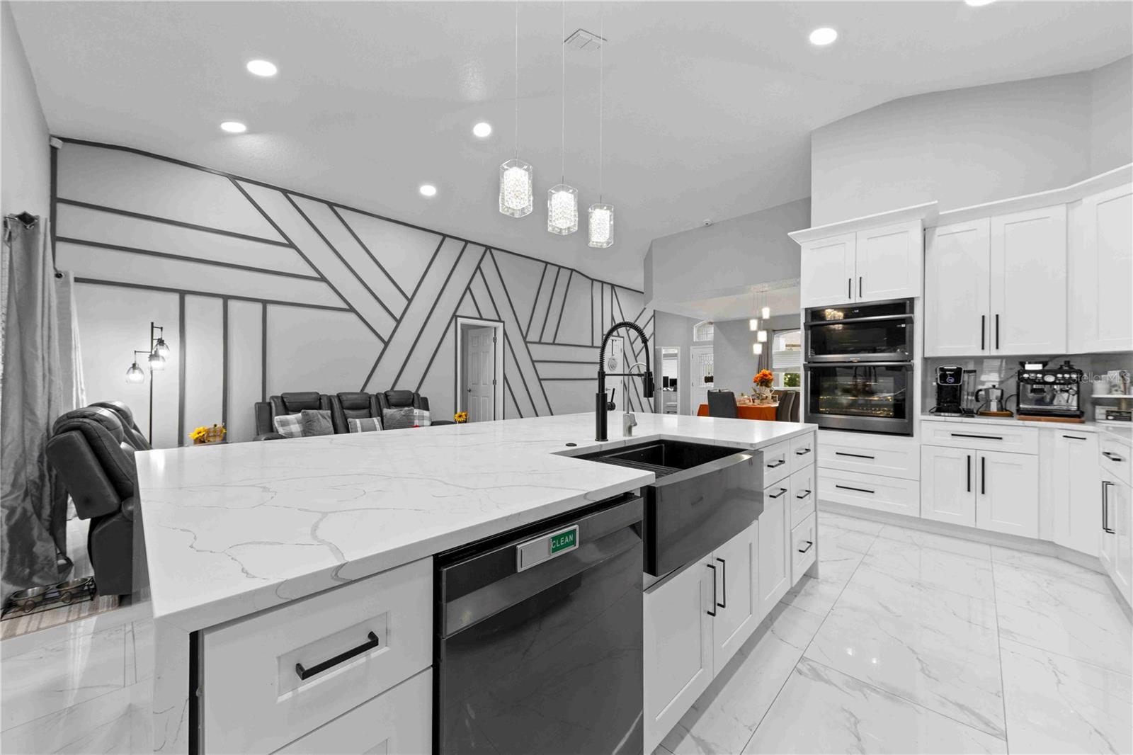 Image 17 of 39 For 416 Becky Street