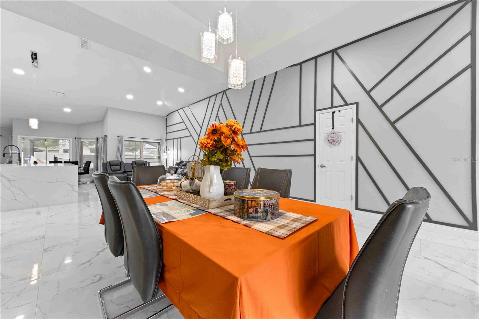 Image 7 of 39 For 416 Becky Street