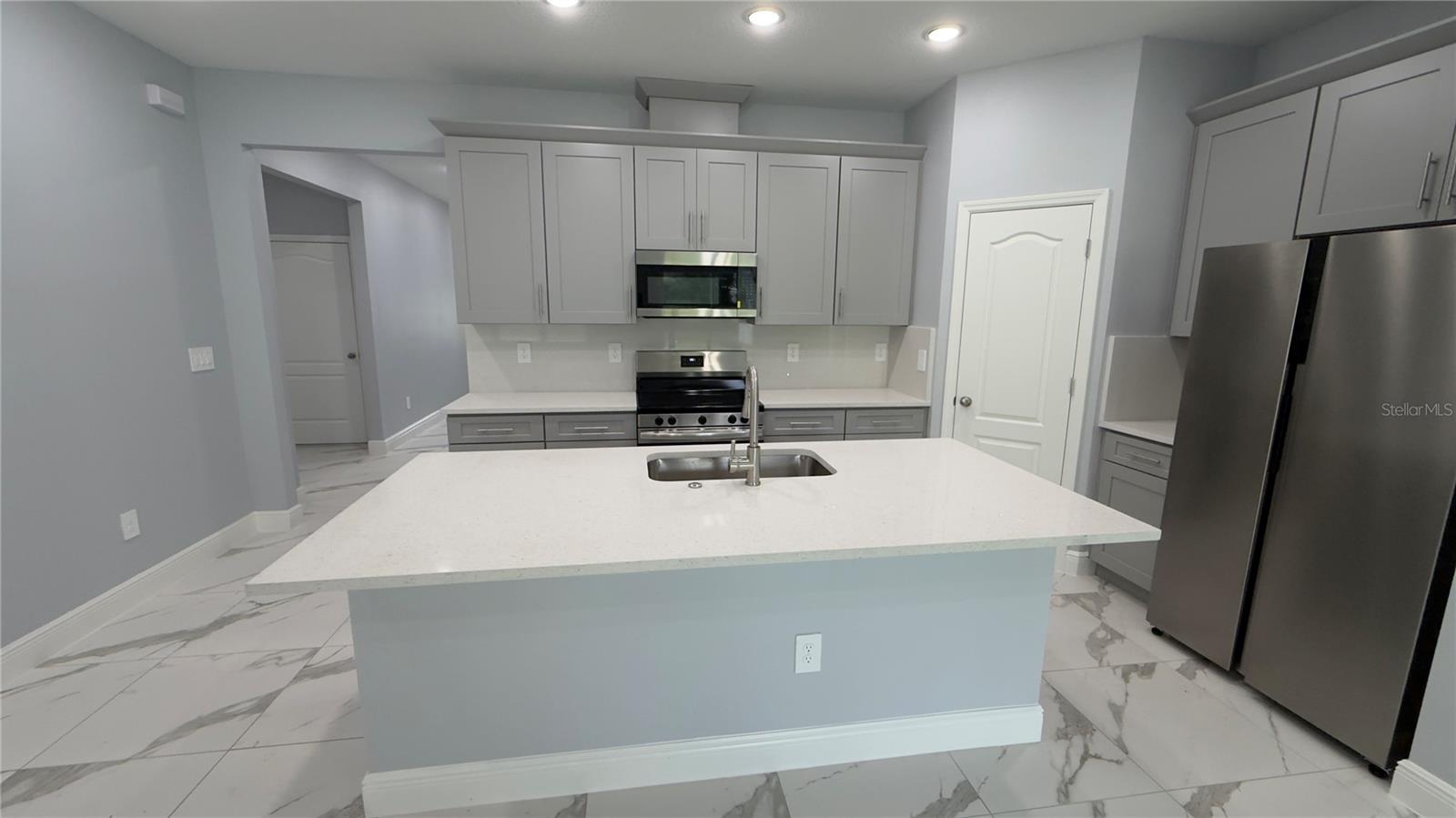 Image 17 of 36 For 706 Thacker  