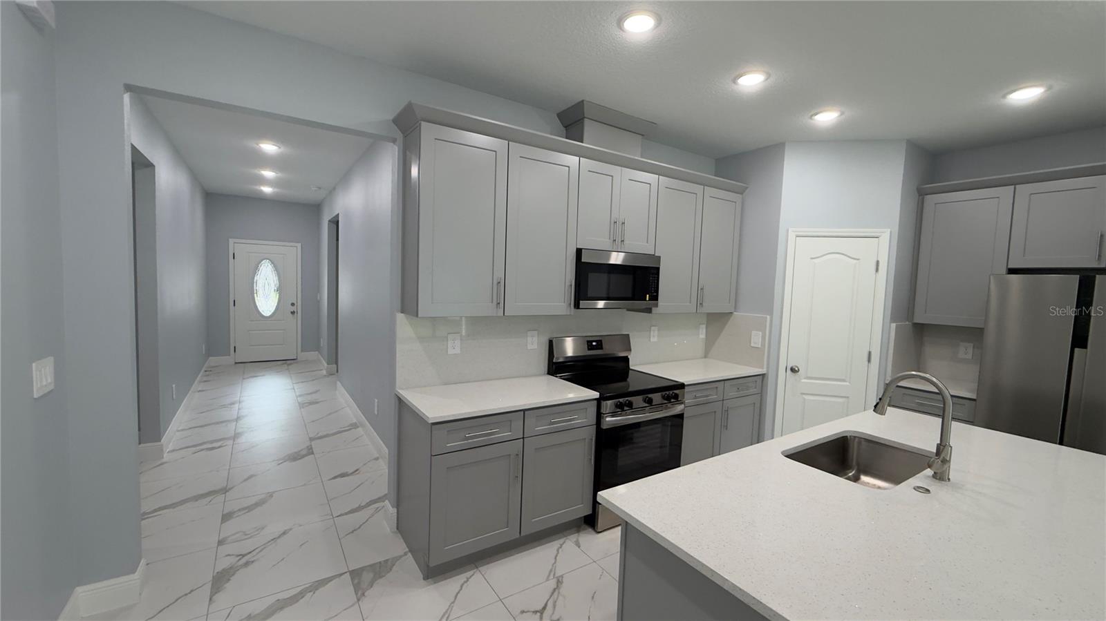 Image 18 of 36 For 706 Thacker  