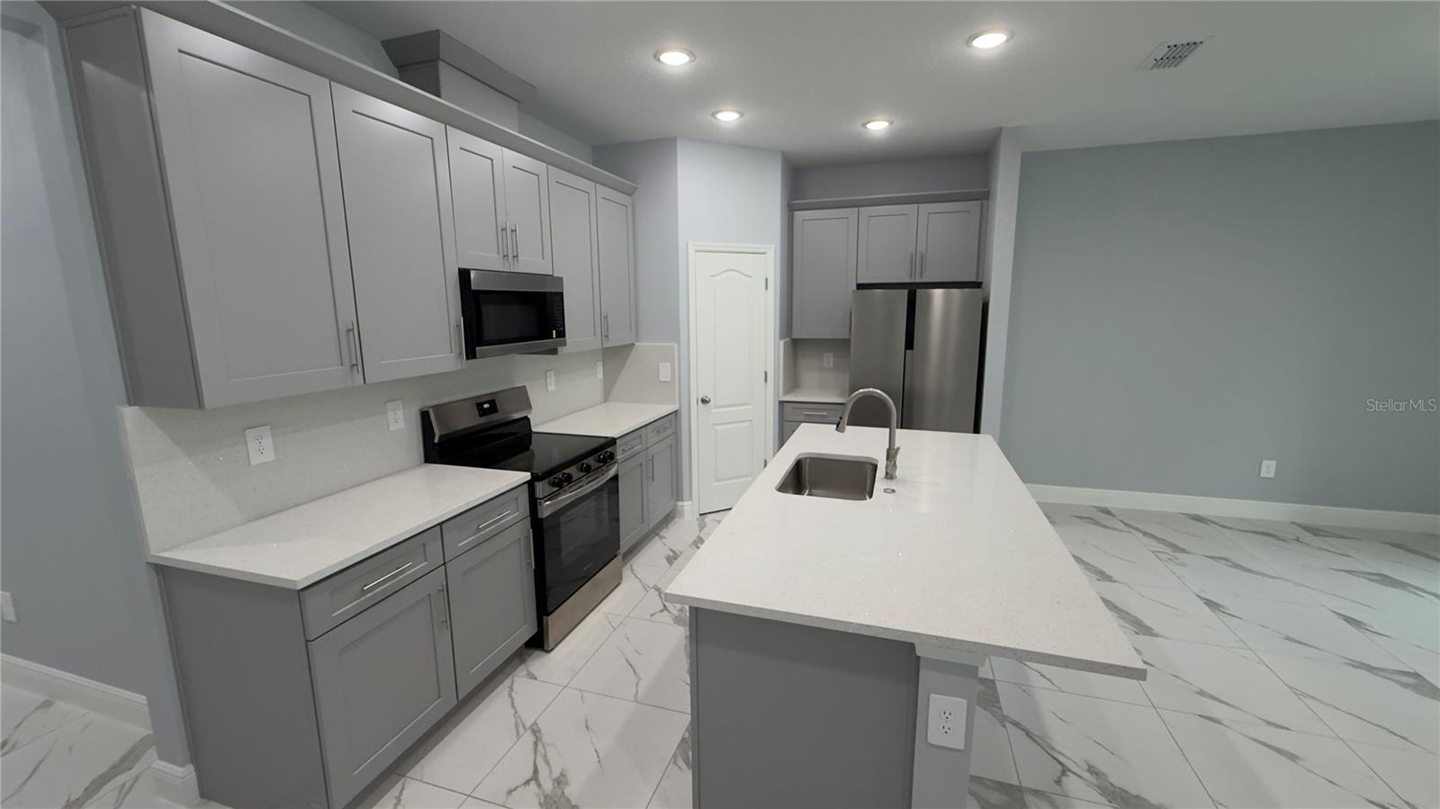 Image 19 of 36 For 706 Thacker  