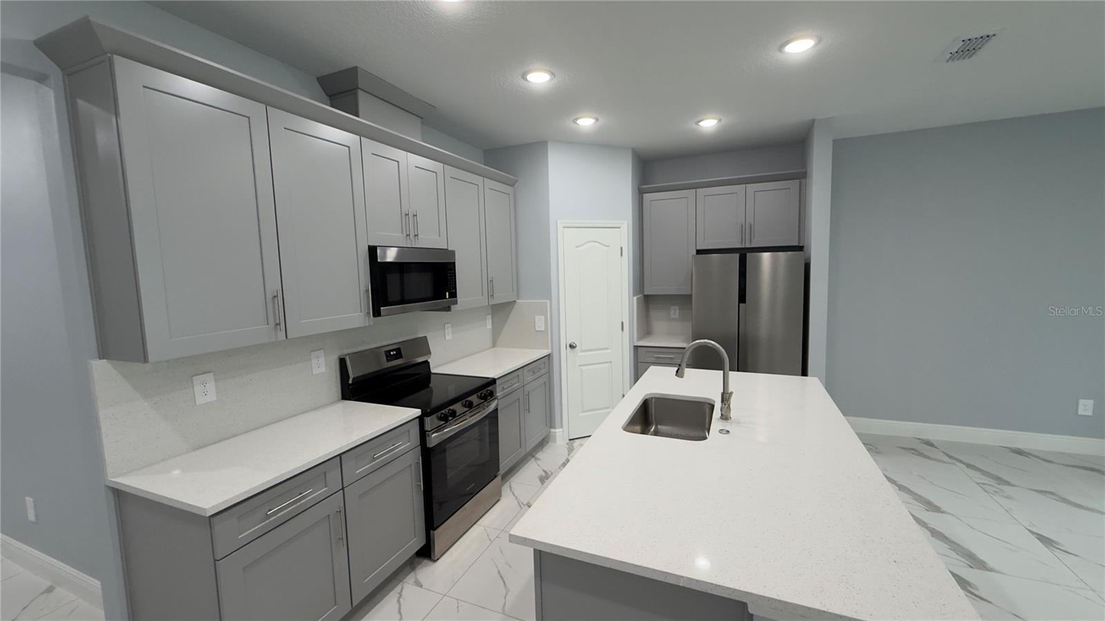 Image 22 of 36 For 706 Thacker  