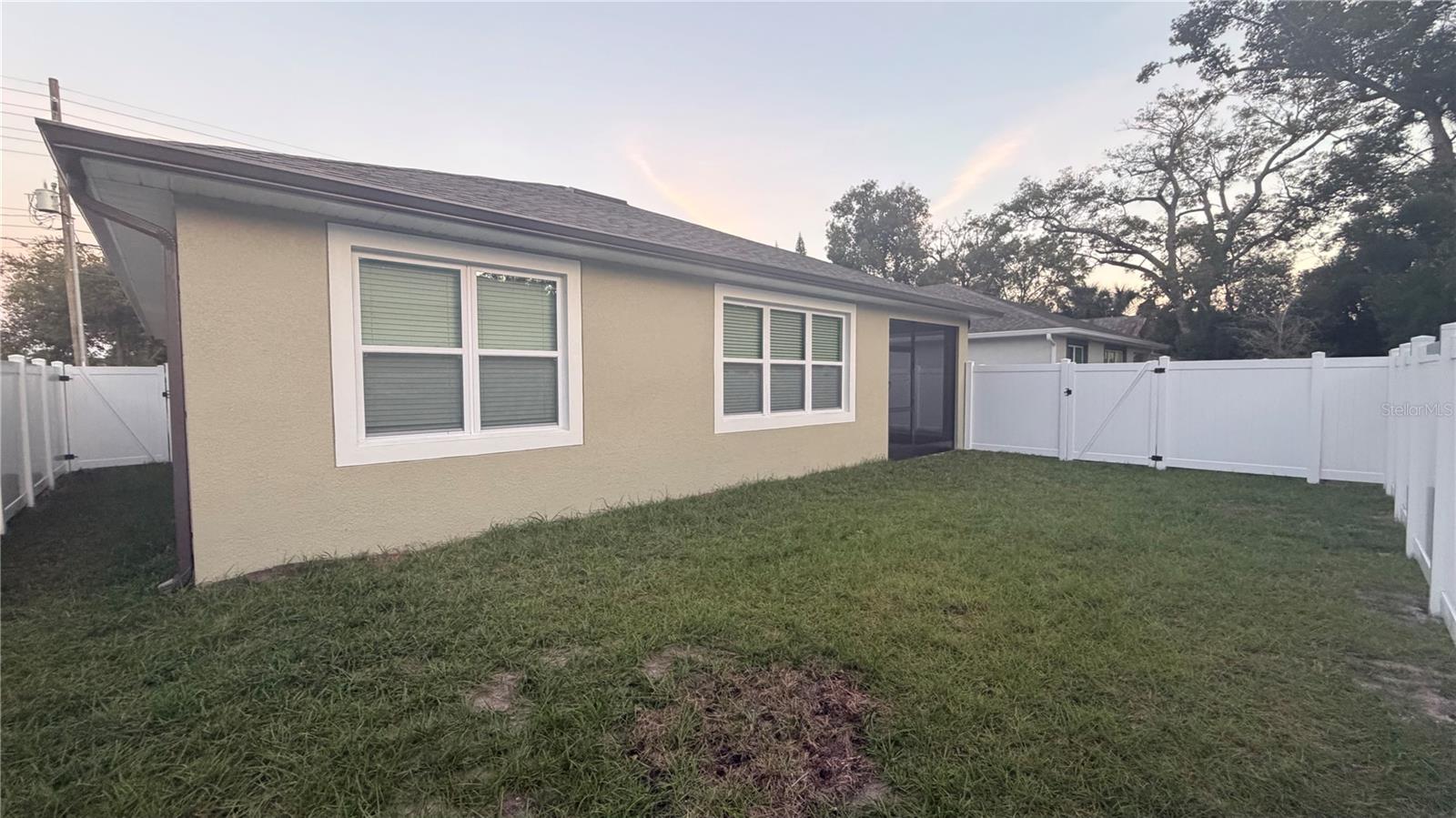 Image 36 of 36 For 706 Thacker  