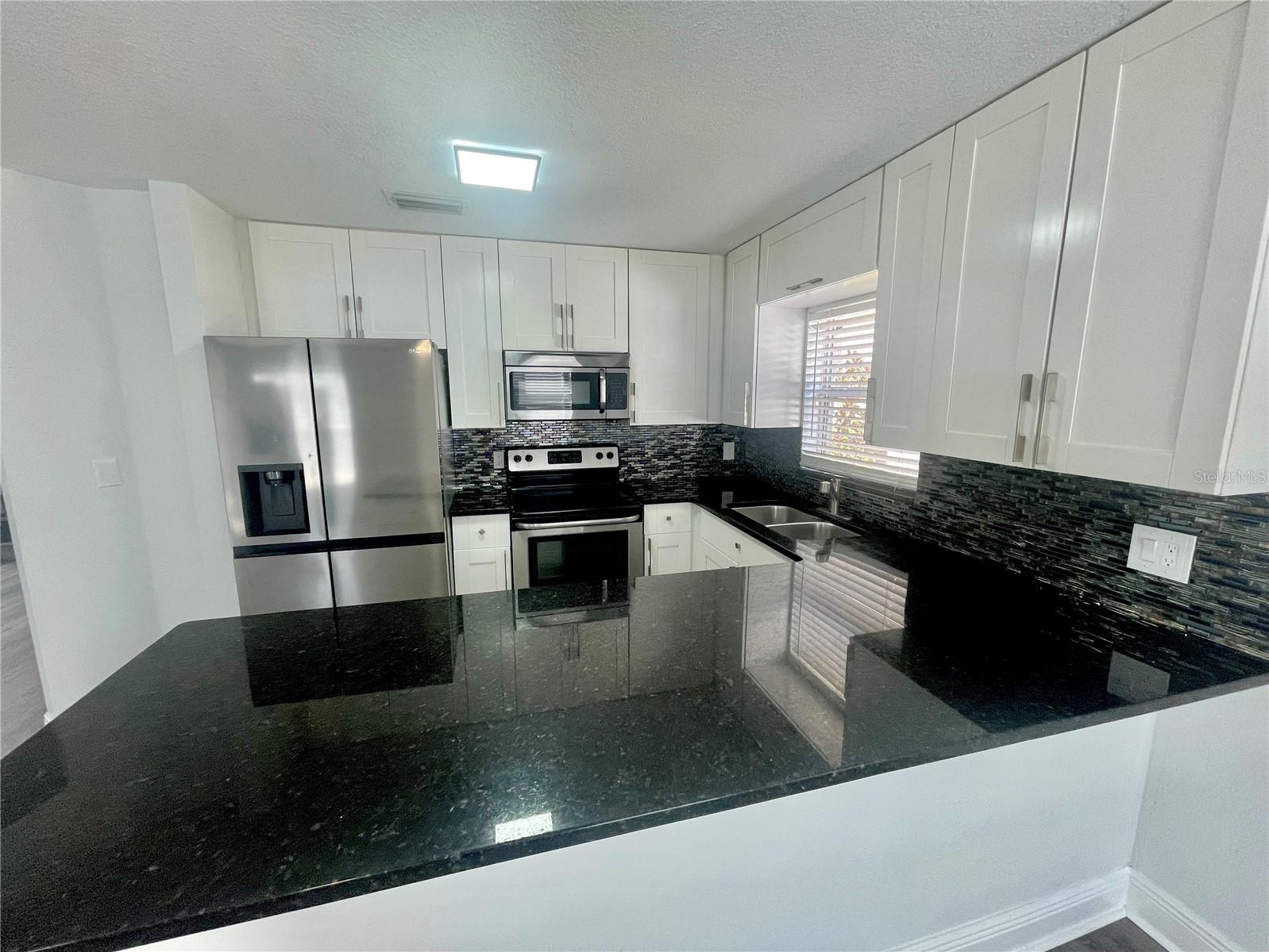 Image 3 of 41 For 2531 Hamlet Lane