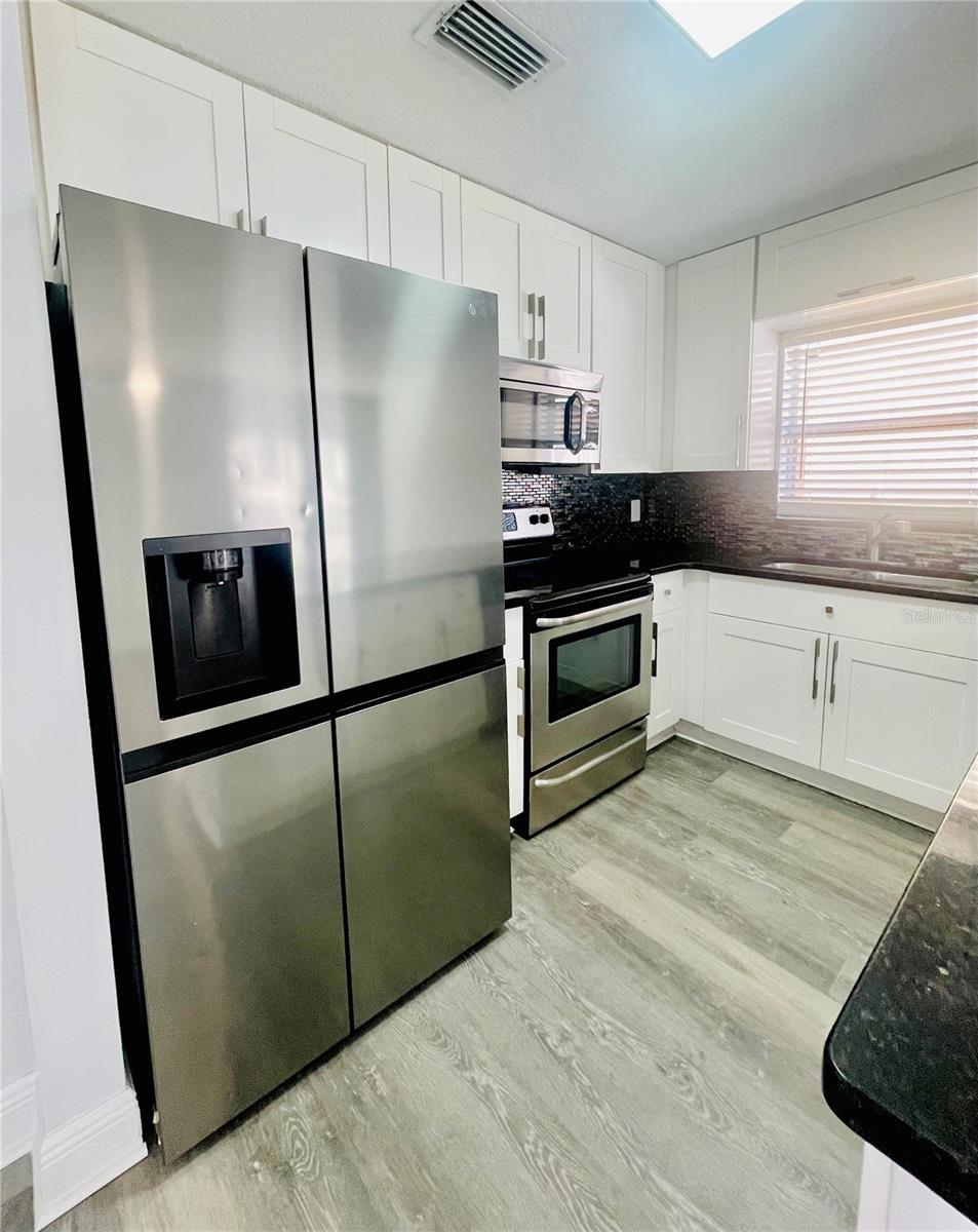 Image 4 of 41 For 2531 Hamlet Lane