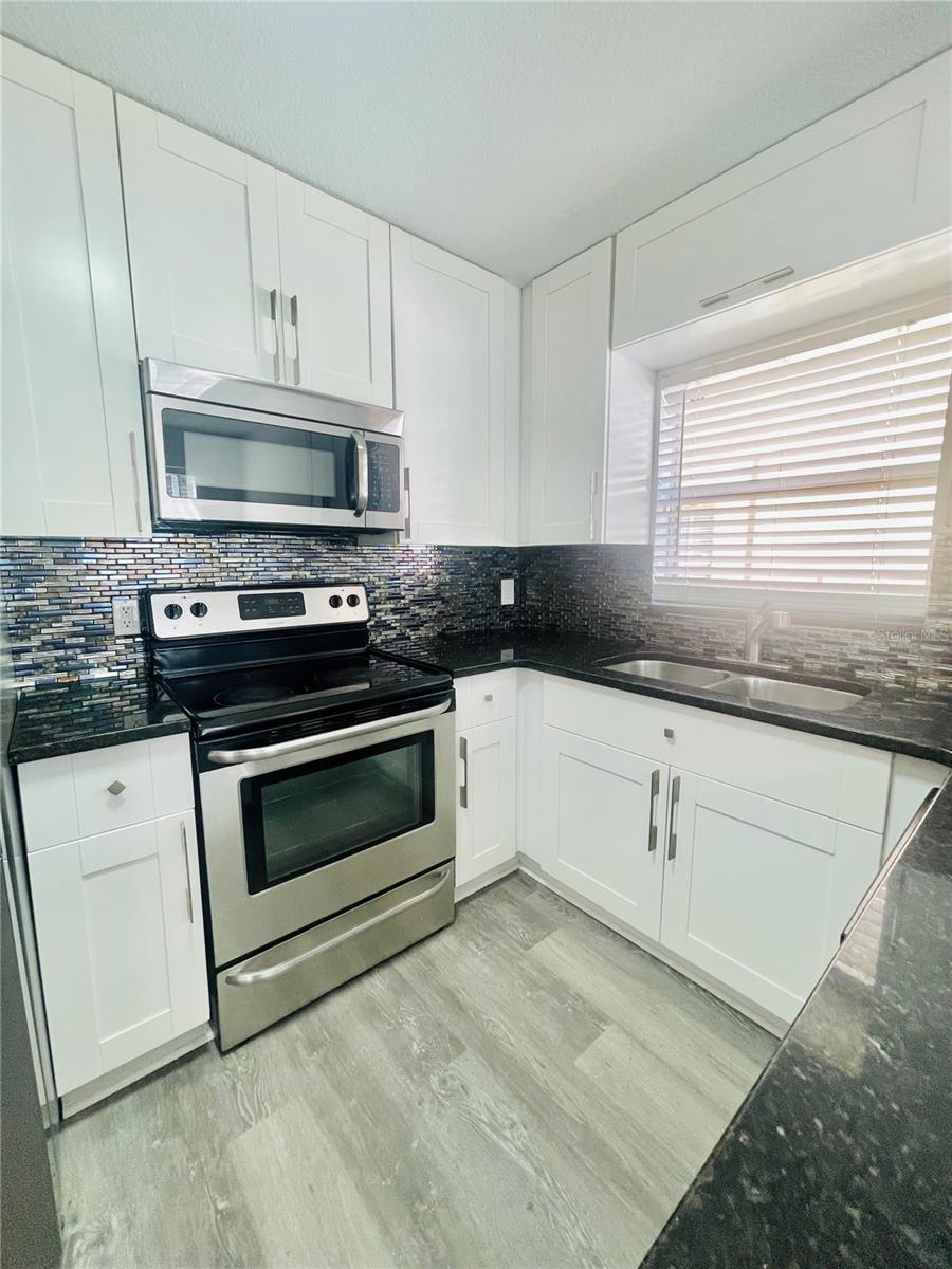 Image 5 of 41 For 2531 Hamlet Lane