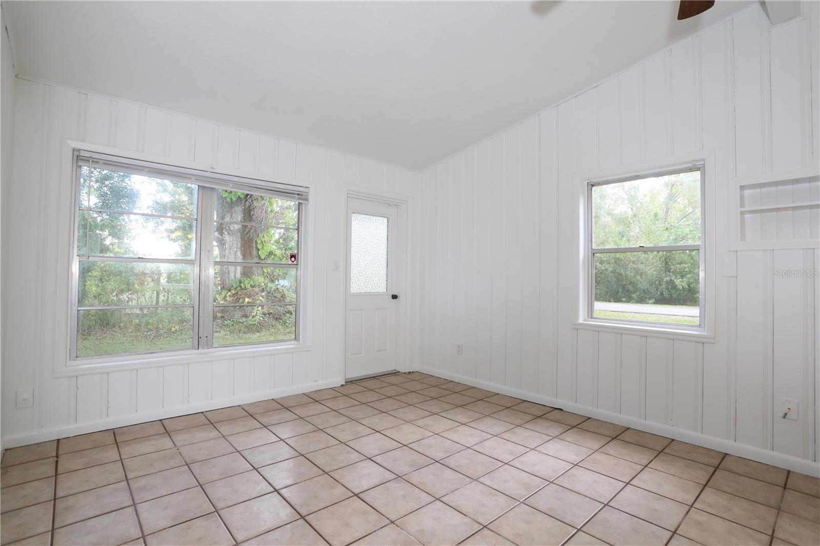 Image 10 of 18 For 1151 Davis Street