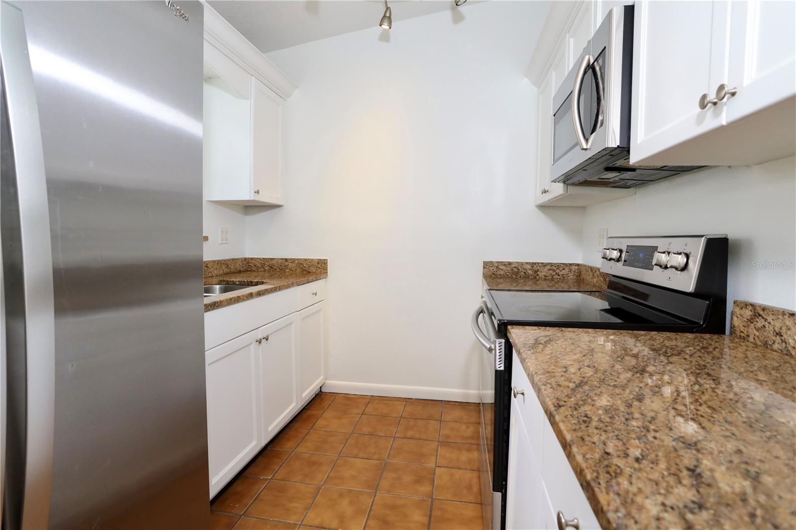 Image 11 of 18 For 1151 Davis Street