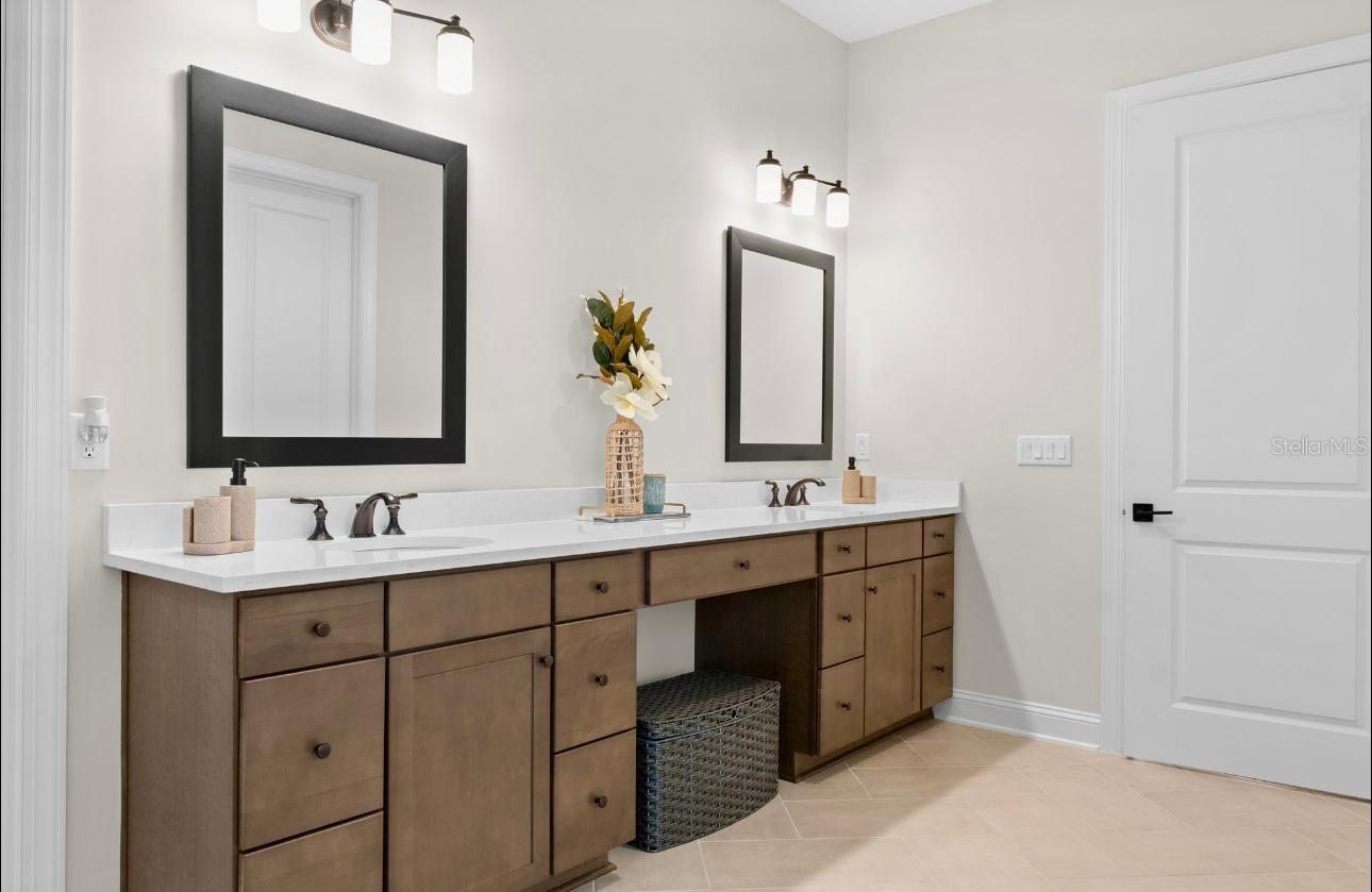 Image 12 of 45 For 462 Hillendale Circle