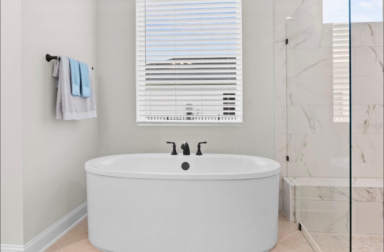 Image 13 of 45 For 462 Hillendale Circle