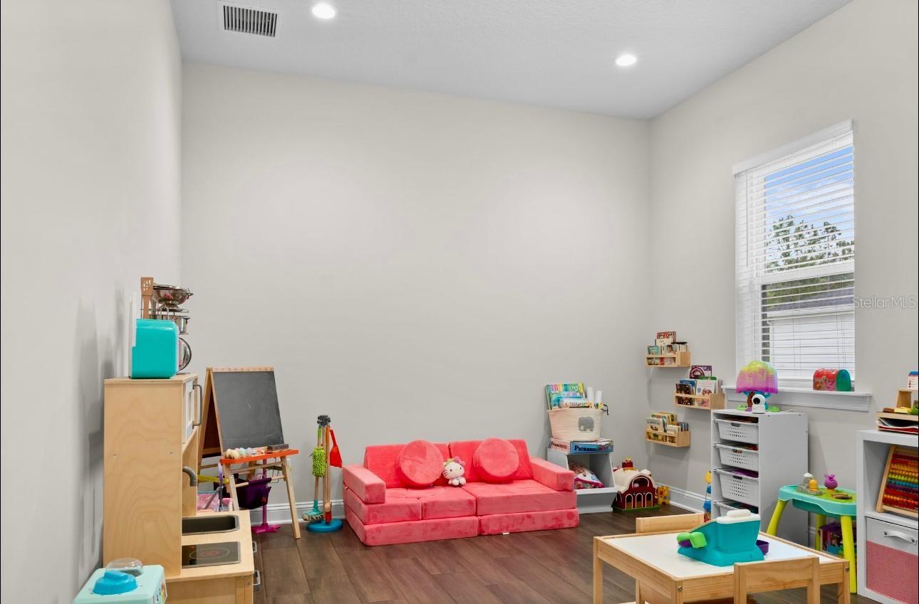 Image 29 of 45 For 462 Hillendale Circle