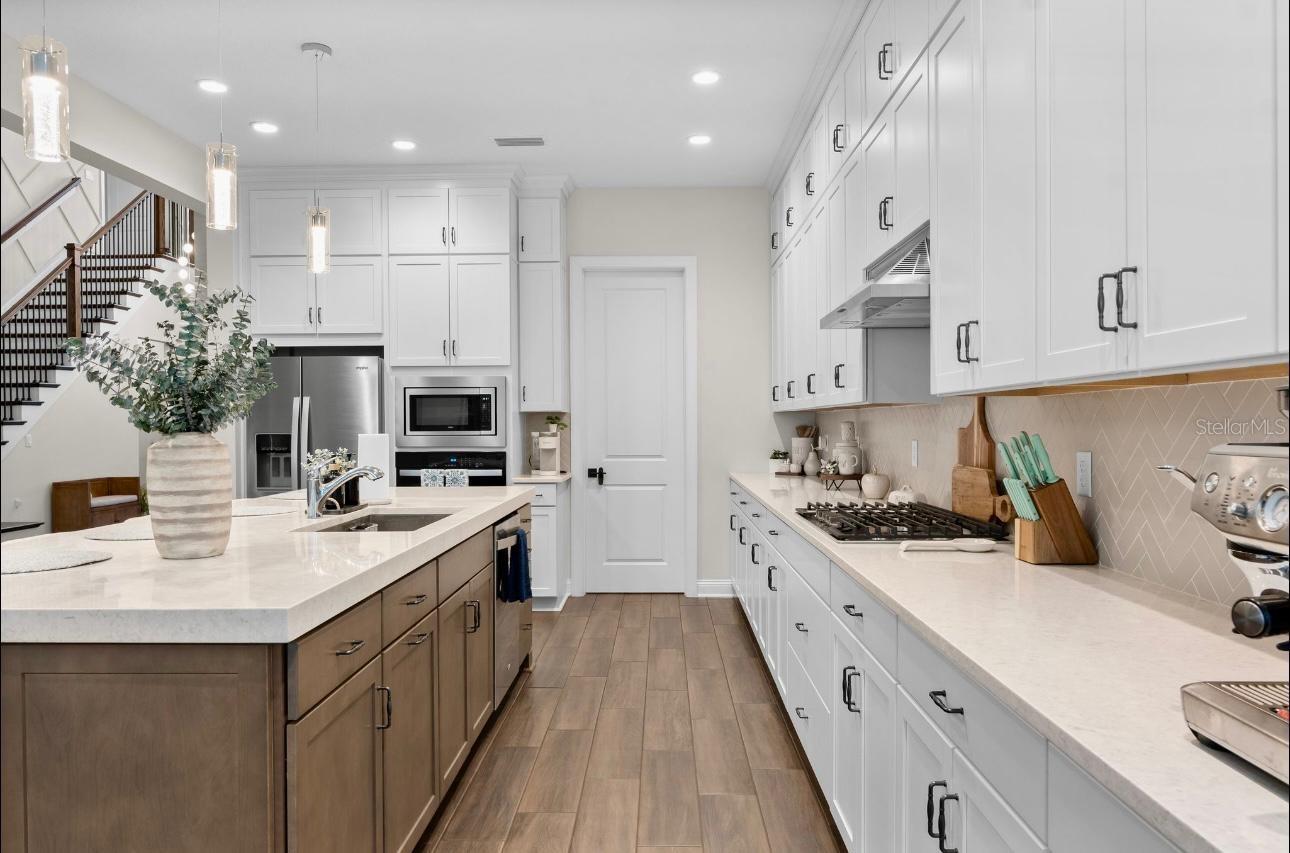 Image 3 of 45 For 462 Hillendale Circle