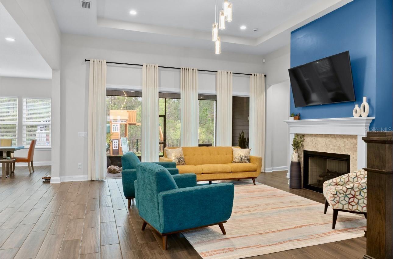 Image 7 of 45 For 462 Hillendale Circle