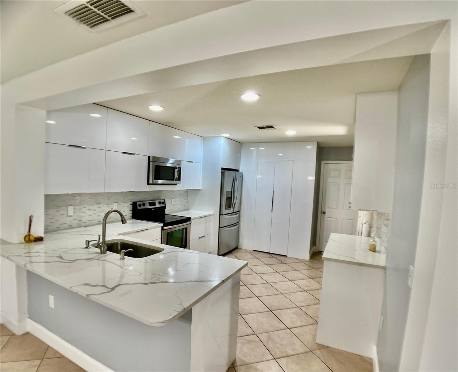 Image 7 of 27 For 1053 Chalcedony Street