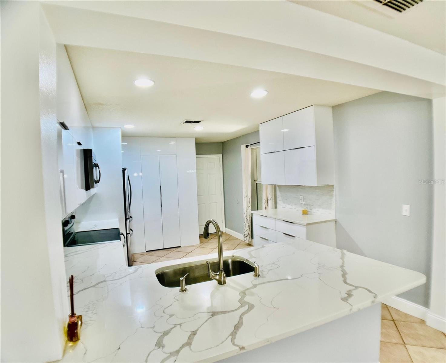 Image 8 of 27 For 1053 Chalcedony Street