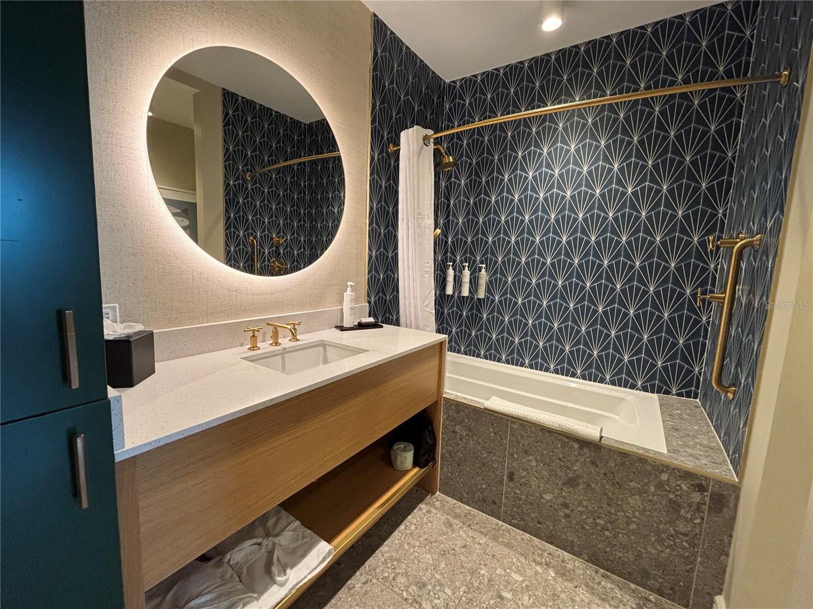 Image 9 of 39 For 3151 Sunset Walk Drive 506