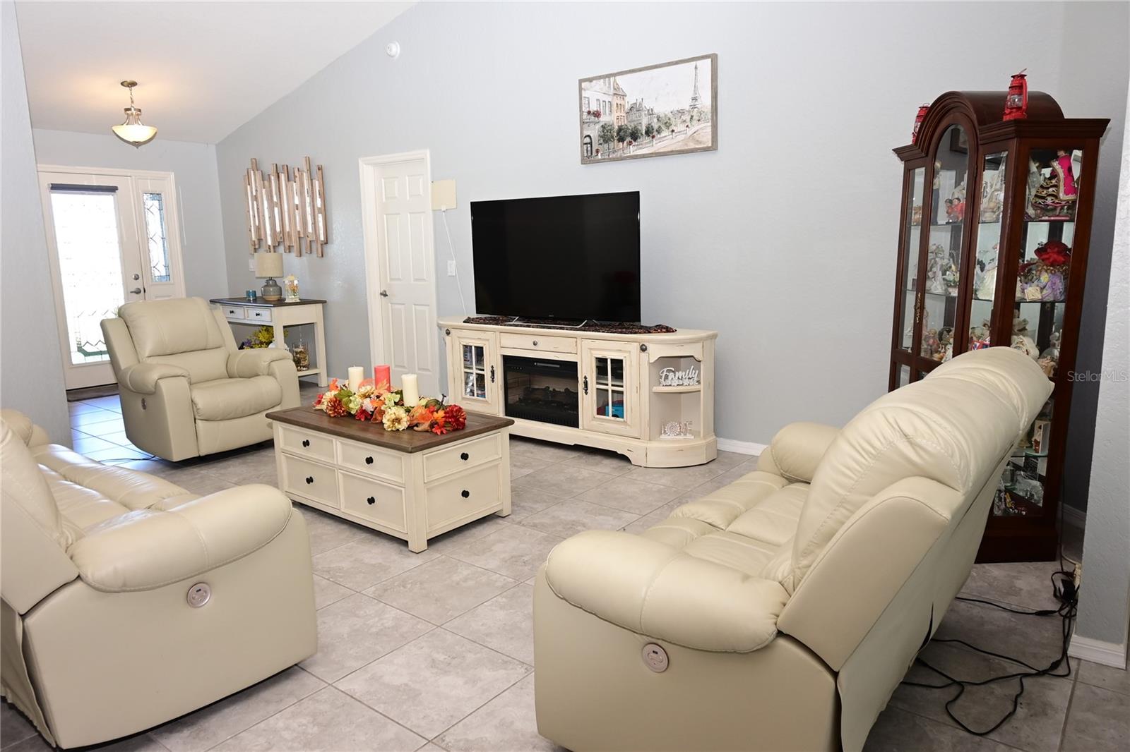 Image 13 of 25 For 891 Galloway Street