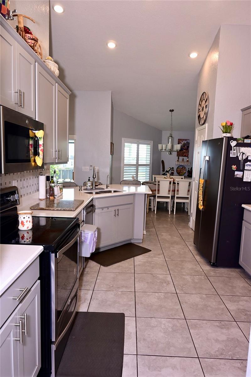 Image 7 of 25 For 891 Galloway Street