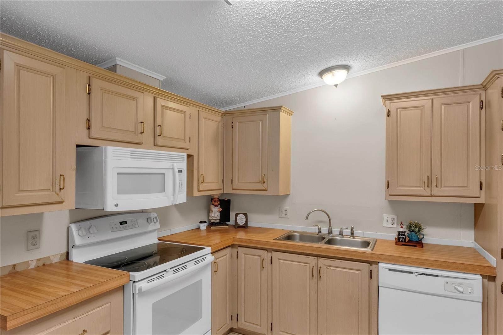 Image 10 of 29 For 202 Dana Court