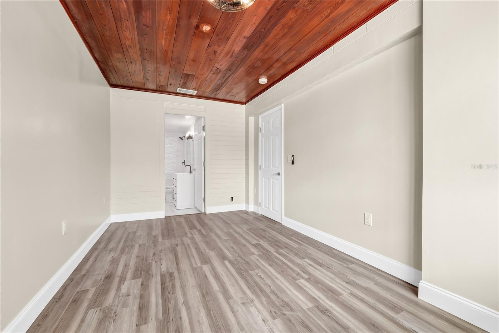 Image 15 of 34 For 66 Tropical Drive