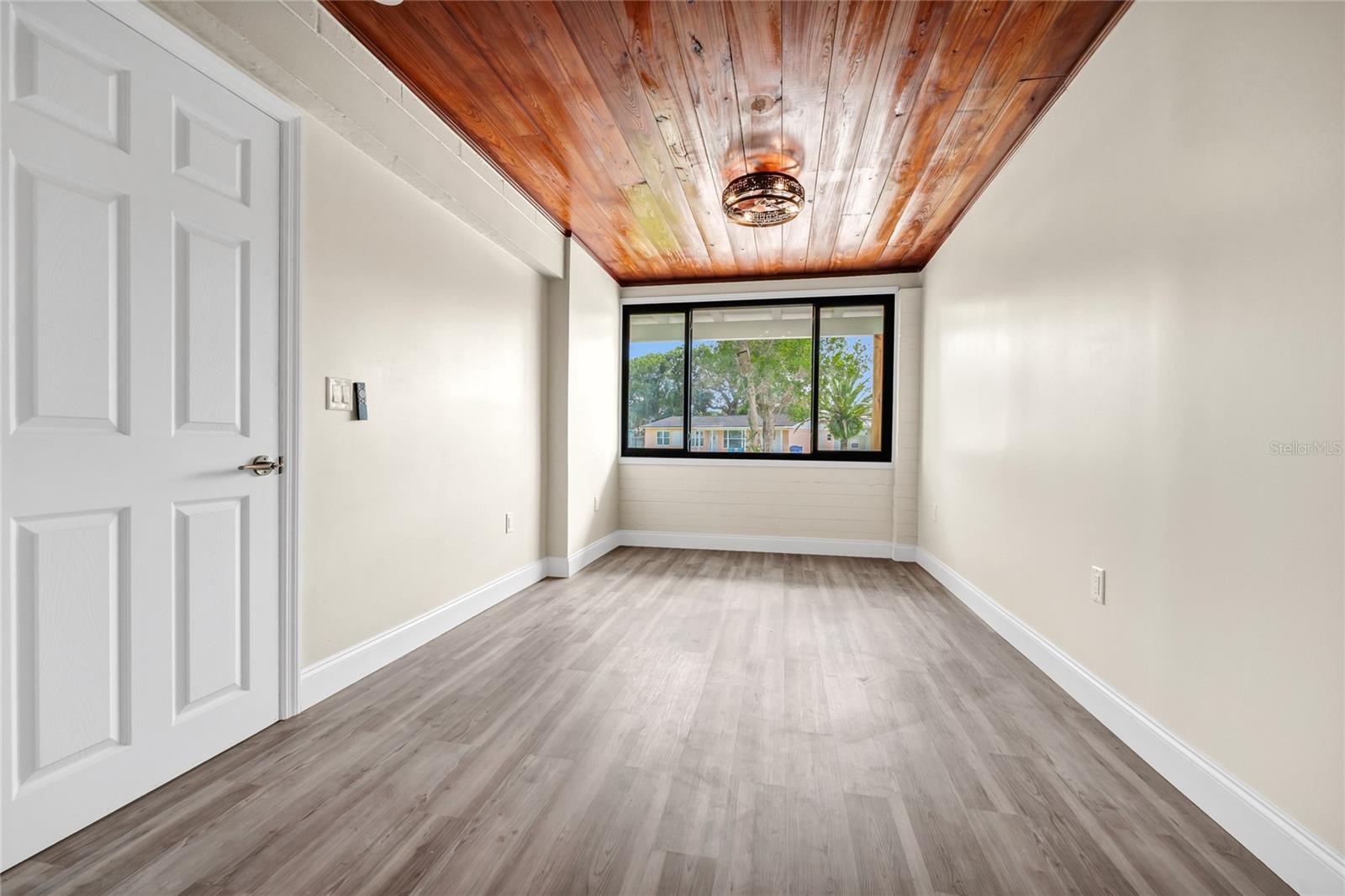 Image 16 of 34 For 66 Tropical Drive