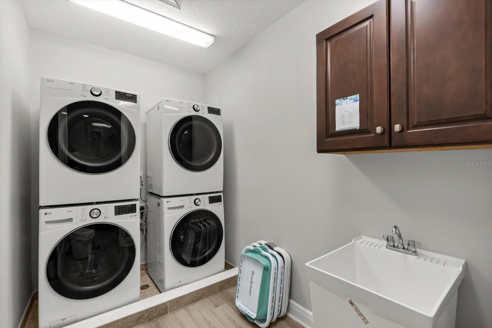 Image 37 of 72 For 7861 Palmilla Court