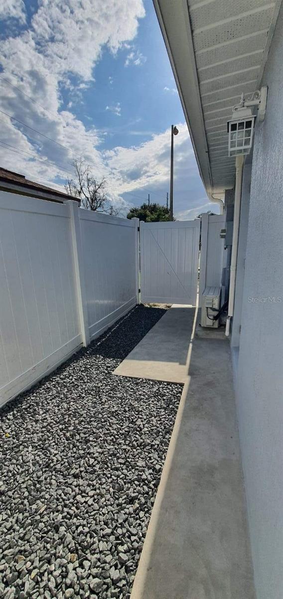 Image 2 of 10 For 13143 Dallas Woods Lane Garage