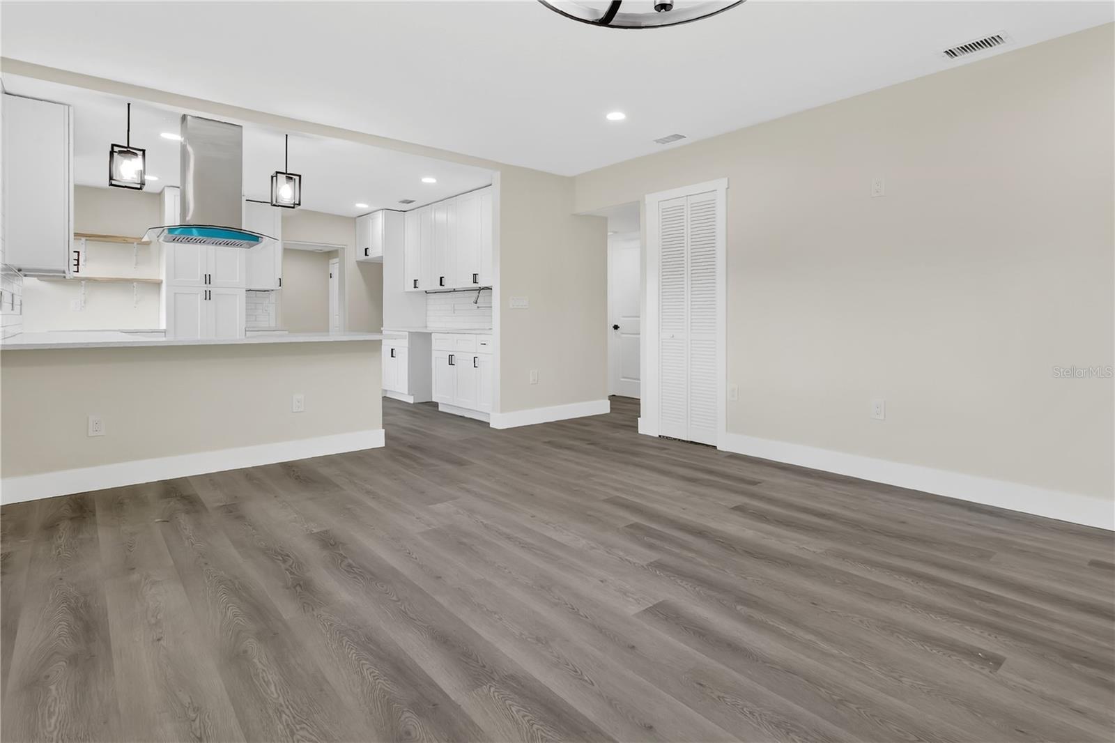 Image 4 of 30 For 2612 Roxbury Road