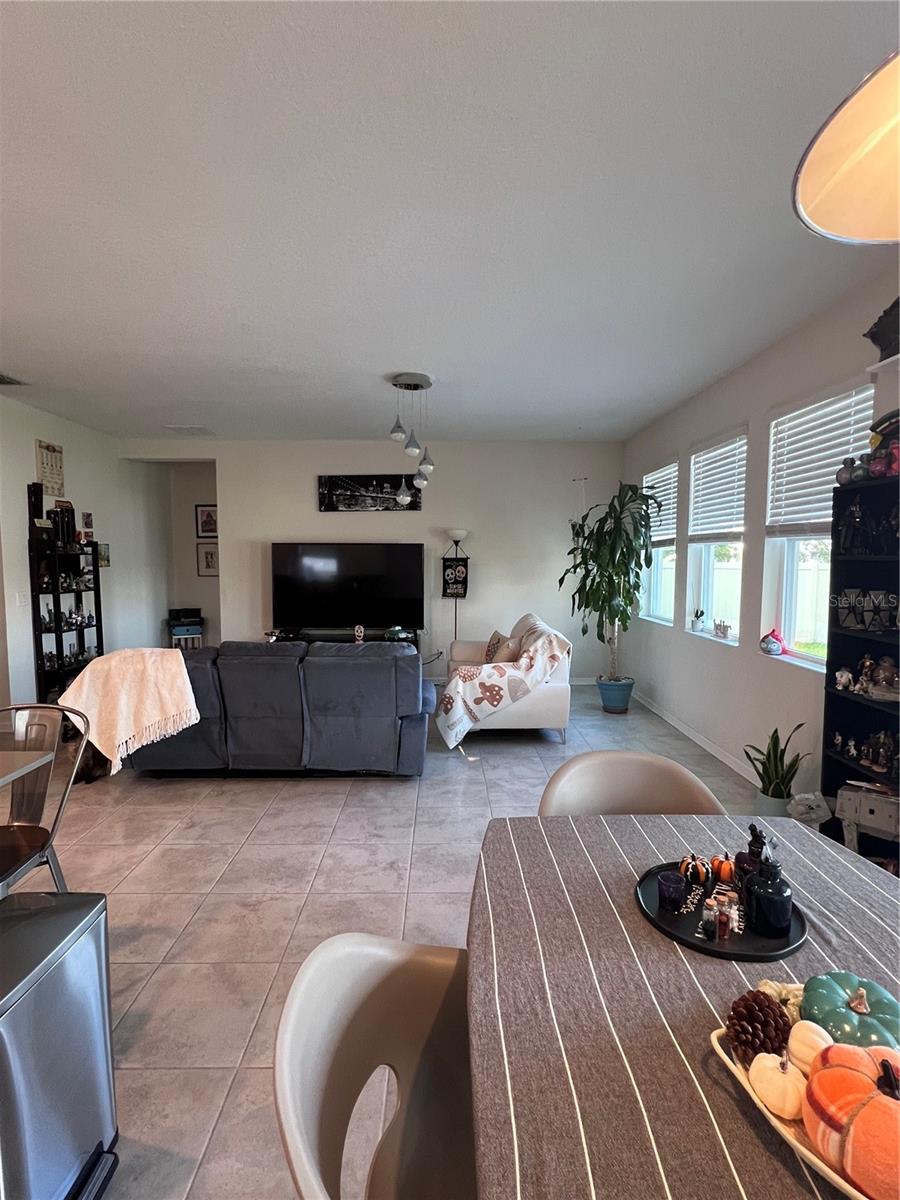 Image 7 of 25 For 1638 Chatsworth Circle